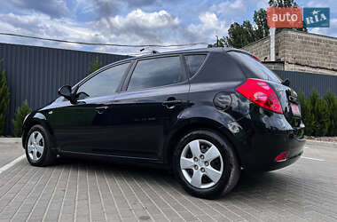 Хэтчбек Kia Ceed 2007 в 