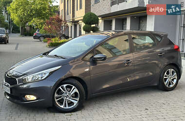 Хэтчбек Kia Ceed 2013 в 