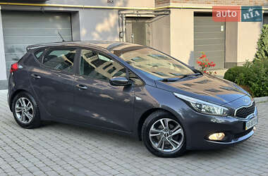 Хэтчбек Kia Ceed 2013 в 