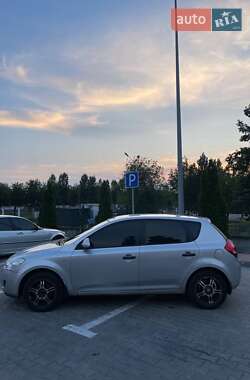 Хэтчбек Kia Ceed 2007 в 
