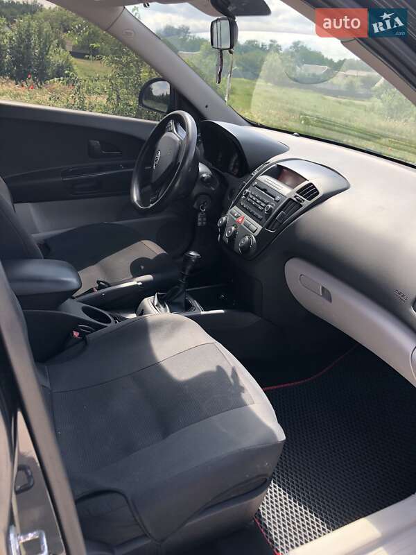 Хэтчбек Kia Ceed 2008 в Синельниково