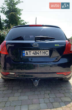 Хэтчбек Kia Ceed 2009 в 