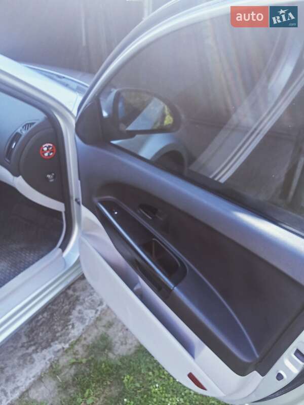 Хэтчбек Kia Ceed 2007 в Стрые