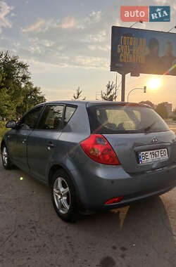Хэтчбек Kia Ceed 2008 в 
