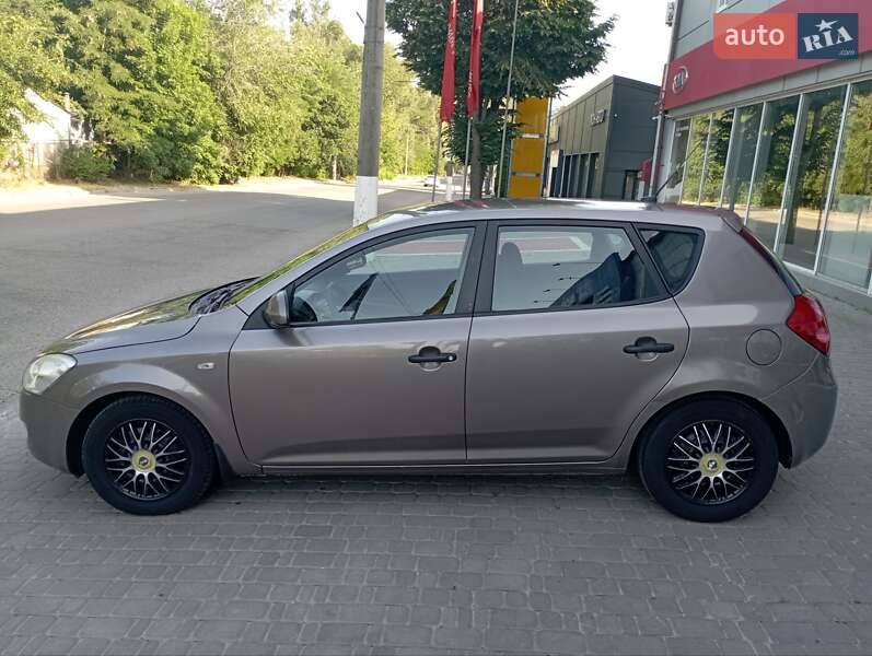 Хэтчбек Kia Ceed 2007 в Запорожье