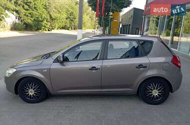 Хэтчбек Kia Ceed 2007 в 