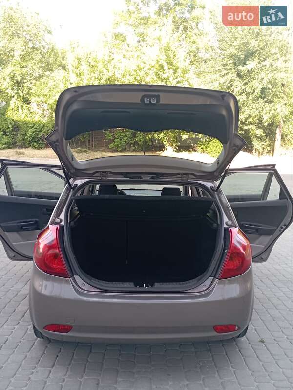 Хэтчбек Kia Ceed 2007 в Запорожье