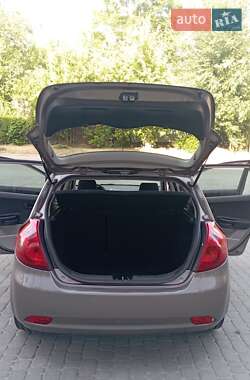 Хэтчбек Kia Ceed 2007 в 