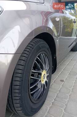 Хэтчбек Kia Ceed 2007 в 