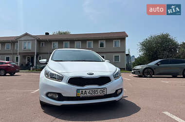 Хэтчбек Kia Ceed 2013 в 
