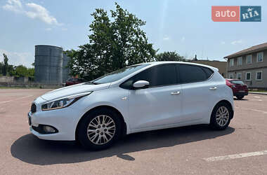 Хэтчбек Kia Ceed 2013 в 
