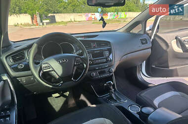 Хэтчбек Kia Ceed 2013 в 