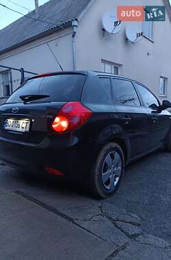 Хэтчбек Kia Ceed 2008 в 