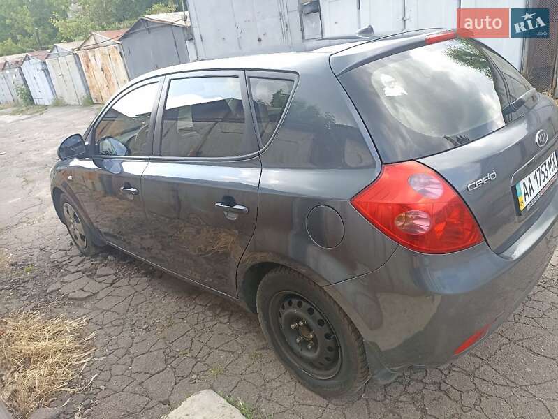 Хэтчбек Kia Ceed 2008 в Киеве