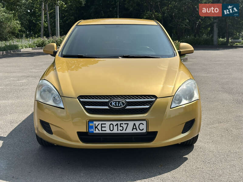 Хетчбек Kia Ceed 2008 в Дніпрі