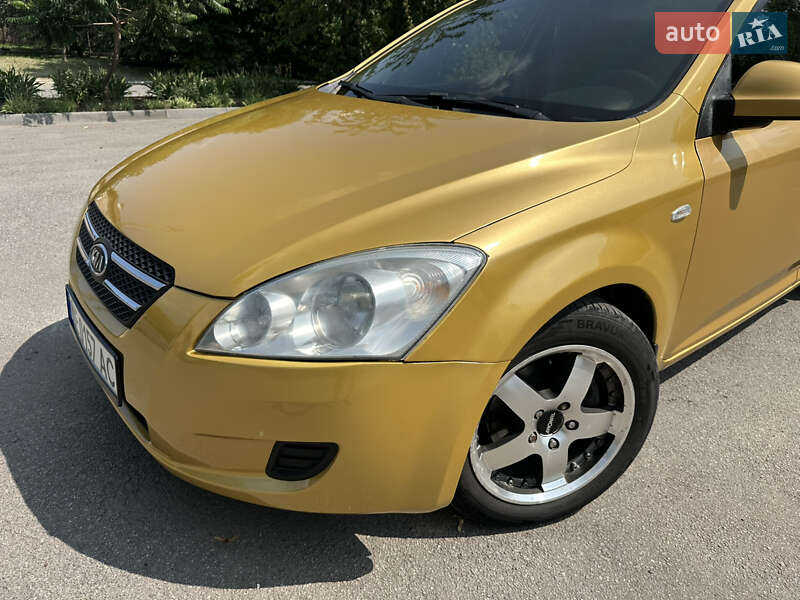 Хетчбек Kia Ceed 2008 в Дніпрі