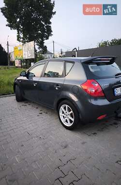 Хэтчбек Kia Ceed 2008 в 