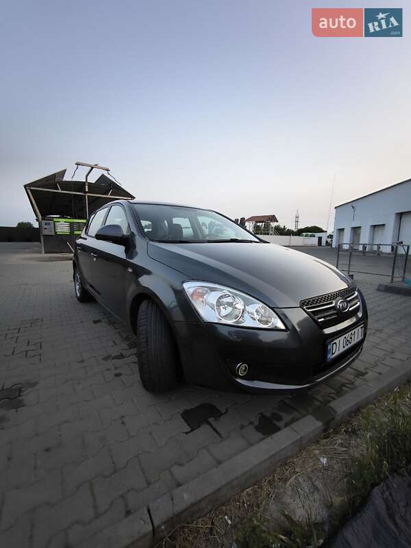 Хэтчбек Kia Ceed 2008 в Виноградове