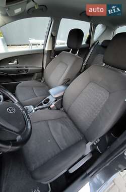 Хэтчбек Kia Ceed 2008 в 