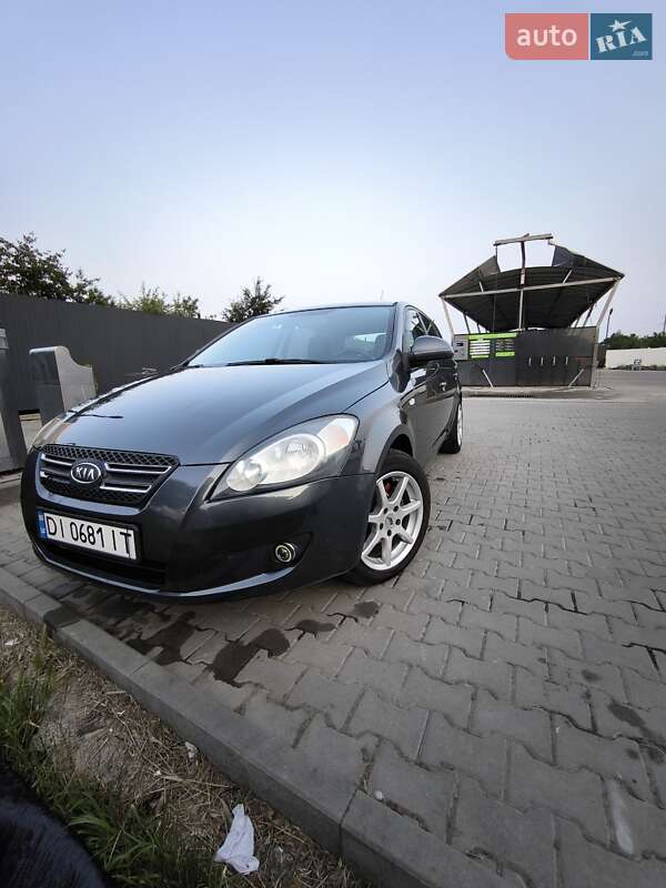 Хэтчбек Kia Ceed 2008 в 