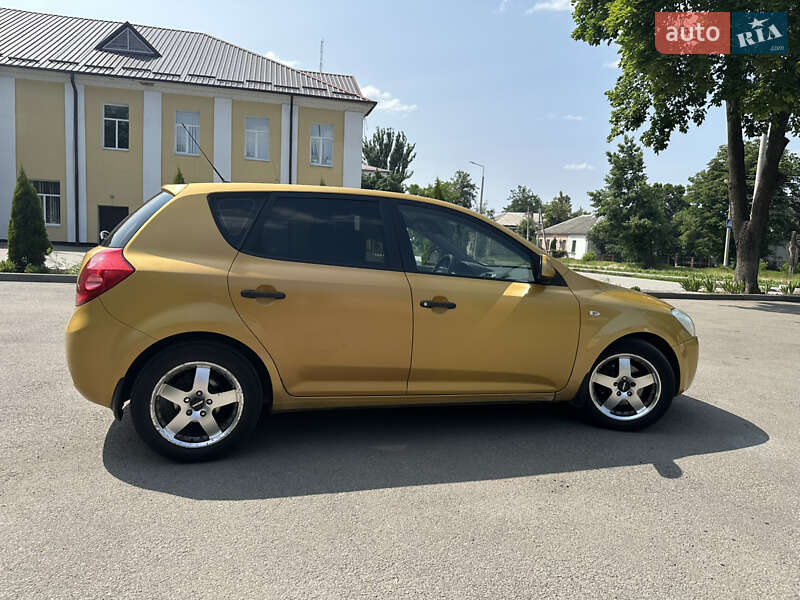 Хетчбек Kia Ceed 2008 в Дніпрі