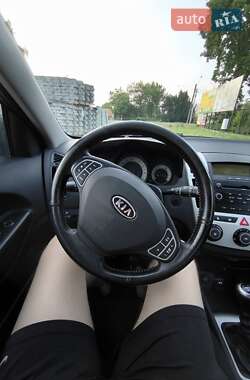 Хэтчбек Kia Ceed 2008 в 