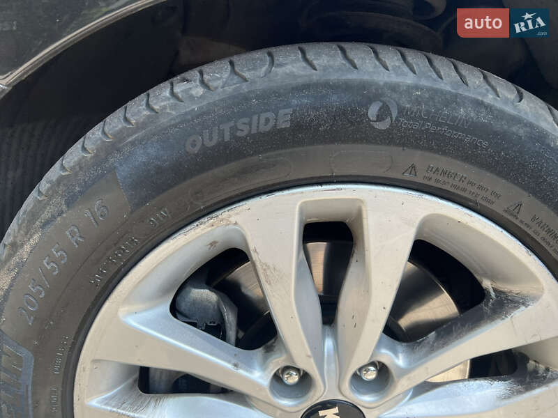 Хэтчбек Kia Ceed 2017 в Львове