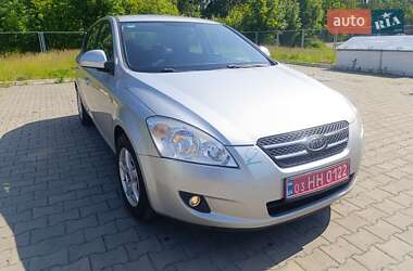 Хетчбек Kia Ceed 2009 в 