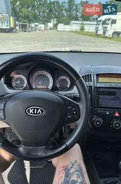 Хэтчбек Kia Ceed 2008 в 