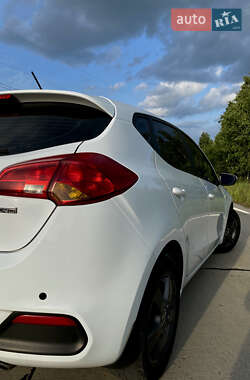 Хэтчбек Kia Ceed 2013 в 
