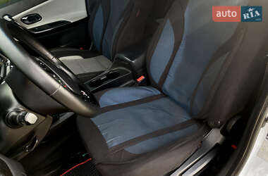 Хэтчбек Kia Ceed 2013 в 