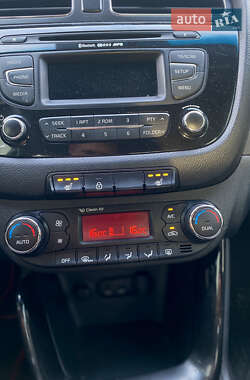 Хэтчбек Kia Ceed 2013 в 
