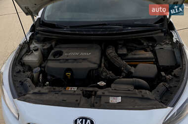 Хэтчбек Kia Ceed 2013 в 