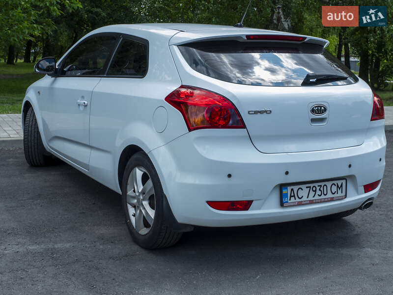 Хетчбек Kia Ceed 2008 в Нововолинську