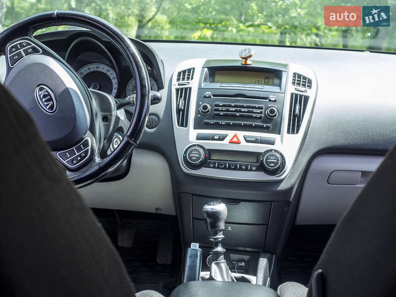 Хетчбек Kia Ceed 2008 в Нововолинську