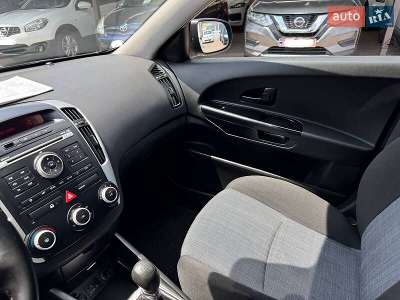 Универсал Kia Ceed 2010 в Кривом Роге