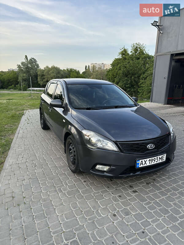 Хэтчбек Kia Ceed 2009 в Харькове