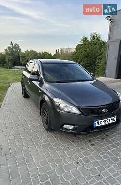 Хэтчбек Kia Ceed 2009 в 