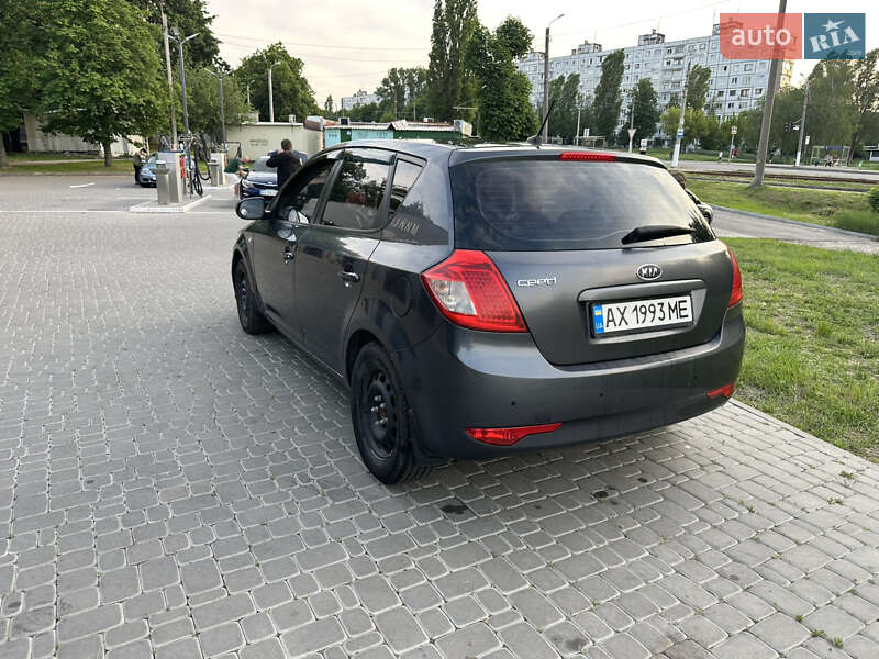 Хэтчбек Kia Ceed 2009 в Харькове
