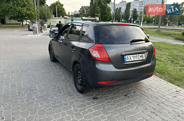 Хэтчбек Kia Ceed 2009 в 