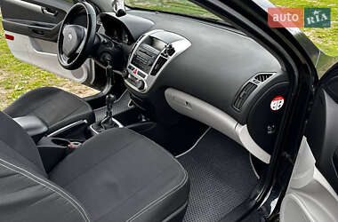 Хэтчбек Kia Ceed 2008 в 
