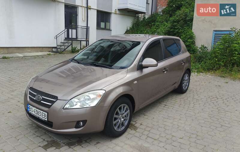Хетчбек Kia Ceed 2007 в 
