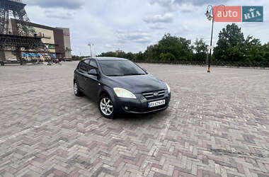 Хэтчбек Kia Ceed 2007 в 
