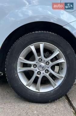 Хэтчбек Kia Ceed 2011 в Ужгороде