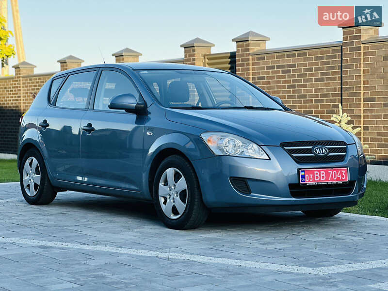 Хэтчбек Kia Ceed 2009 в Луцке