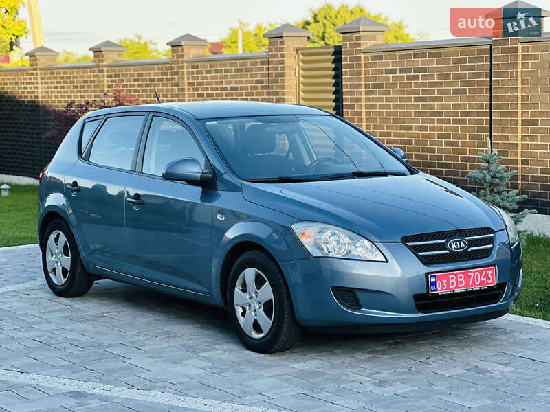 Хэтчбек Kia Ceed 2009 в Луцке