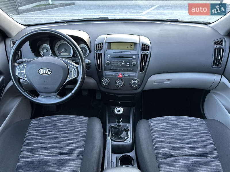 Хэтчбек Kia Ceed 2009 в Луцке