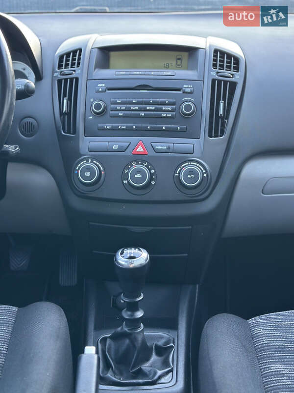 Хэтчбек Kia Ceed 2009 в Луцке