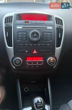 Хэтчбек Kia Ceed 2011 в 
