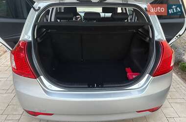 Хэтчбек Kia Ceed 2011 в 